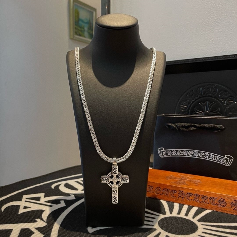 Ch*0me He**ts necklaces